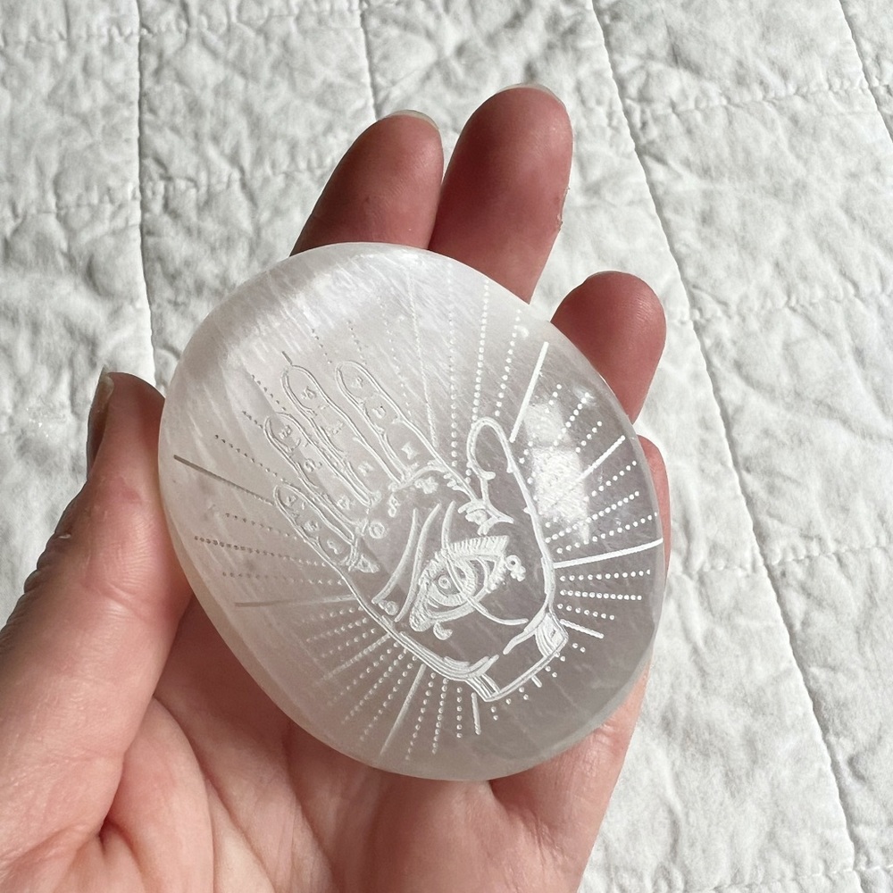 - Selenite Palm Stone 🔮